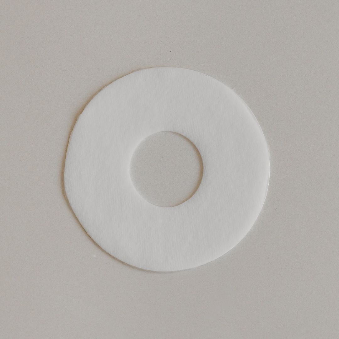 Mammae hydrogel adhesive laid flat on a neutral background 